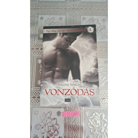 Nalini Singh Vonzódás - Egy világ - két faj - állandó küzdelem 1.