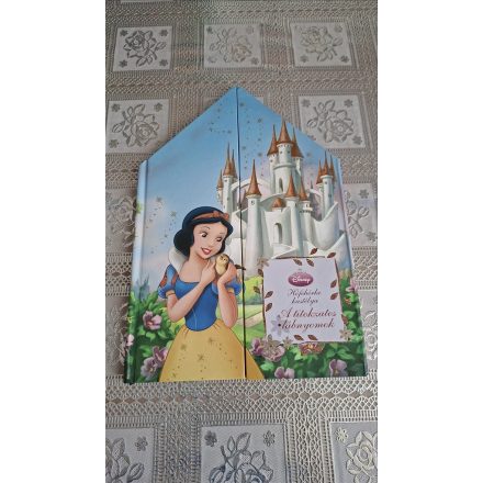 Disney Hófehérke kastélya - A titokzatos lábnyomok