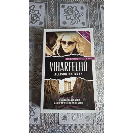 Brennan, Allison Viharfelhő - Maxine Revere sorozat 2.