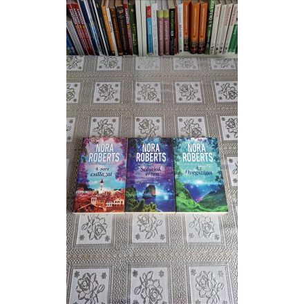 Nora Roberts Az őrzők-trilógia 1-3 kötet - A Sors csillagai, Sóhajok vizén, Az üvegsziget
