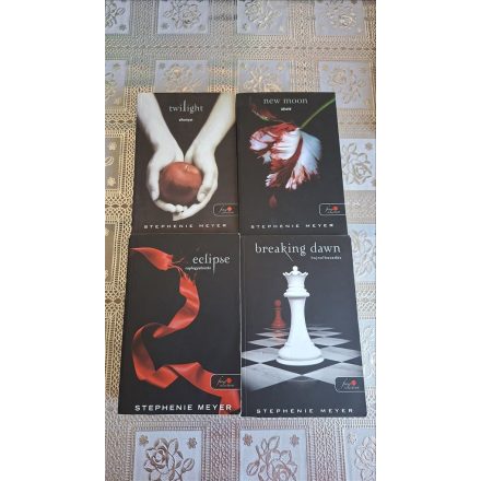 Stephenie Meyer: Twilight saga 1-4. Alkonyat,Újhold,Napfogyatkozás,Hajnalhasadás