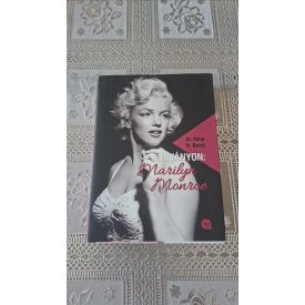 Dr. Bond, Almah. A díványon: Marilyn Monroe